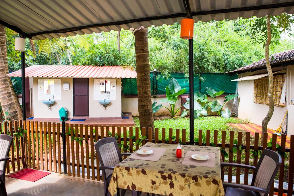 Lazy Frog Guest House Cavelossim Ngoại thất bức ảnh